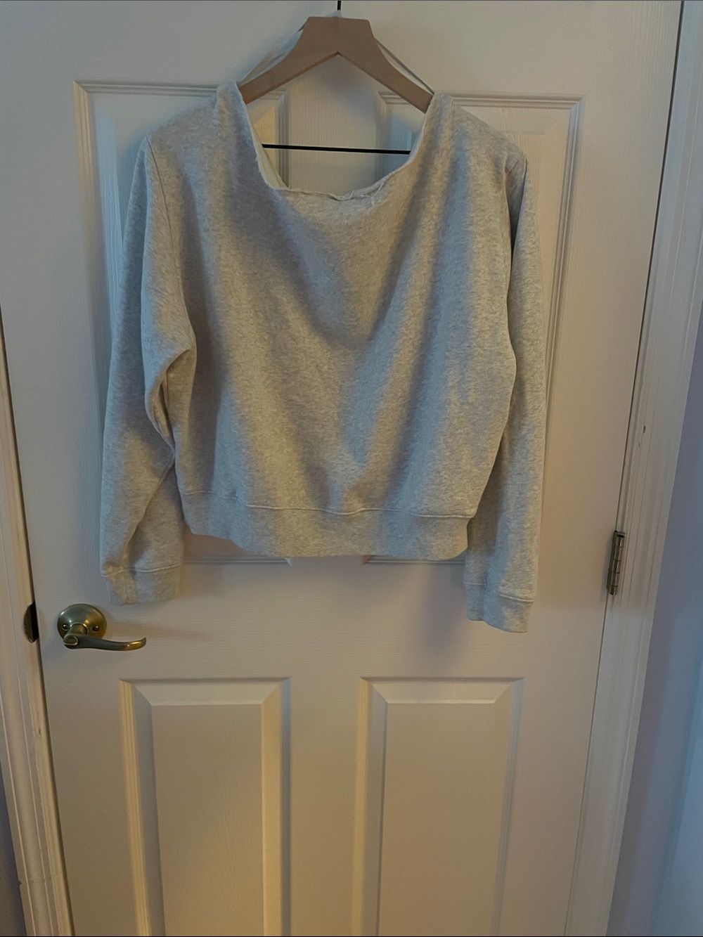 PINK Victoria's Secret Gray Sweatshirt with Multicolor Rhinestone 'LOVE PINK' XL - Picture 5 of 5
